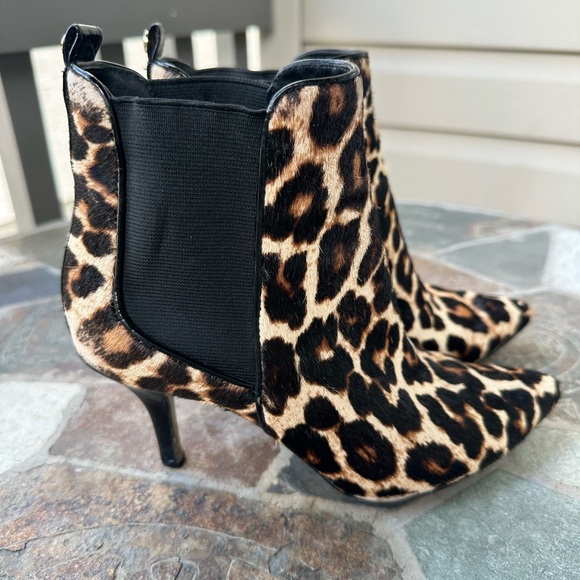 Michael Kors Bootie
Women 5M Asbury Calf Hair Cheetah Print Shoe - Picture 3 of 11
